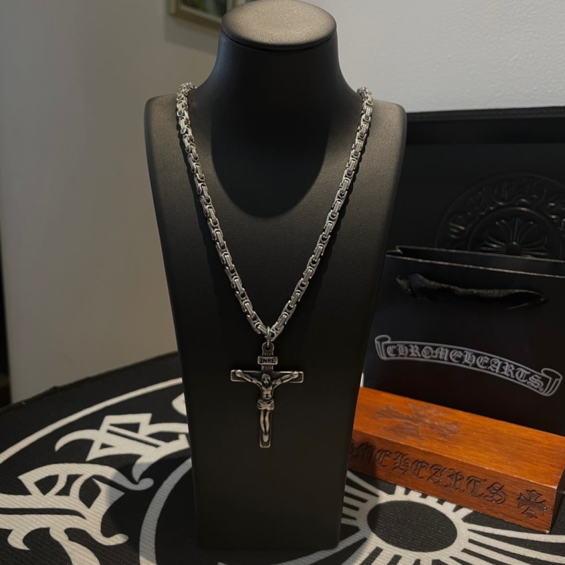Ch**me He**ts necklaces